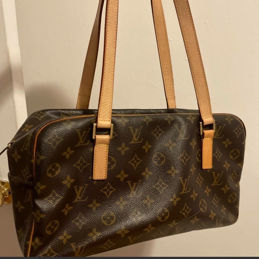Authentic Louis Vuitton Monogram Citē GM Shoulder Bag – FL0024, Vintage - Picture 2 of 9